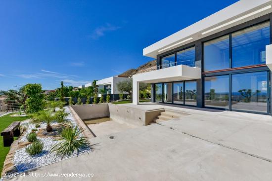 VILLA DE LUJO EN FINESTRAT CON VISTAS AL MAR - ALICANTE