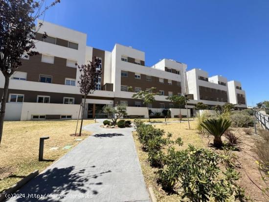 Bajo con Jardín en Jarazmín - MALAGA