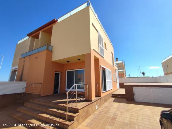 PAREADO CON PISCINA EN PLAYA DE BURRIANA - CASTELLON