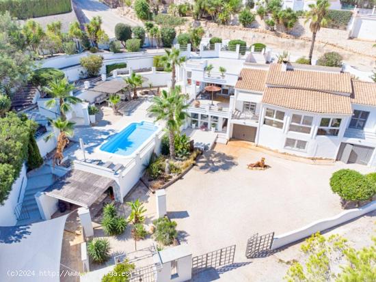 Encantadora villa con vistas panorámicas en una zona tranquila - ALICANTE