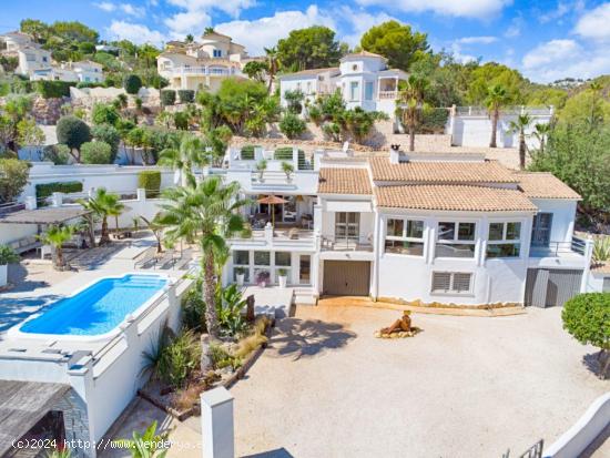 Encantadora villa con vistas panorámicas en una zona tranquila - ALICANTE