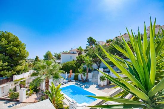 Encantadora villa con vistas panorámicas en una zona tranquila - ALICANTE