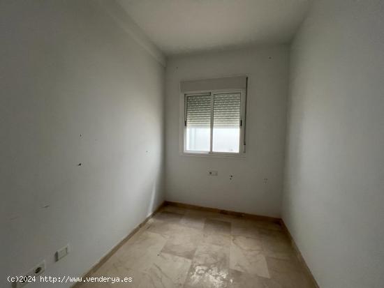 CASABANCO VENDE VIVIENDA DE TRES DORMITORIOS  EN BURGUILLOS DEL CERRO. - BADAJOZ