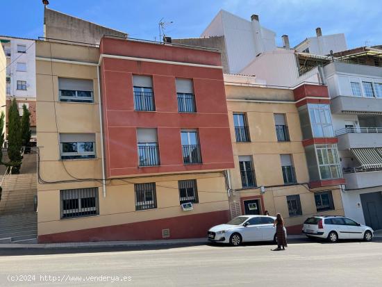  CASABANCO VENDE  PISO   DE TRES DORMITORIOS  EN CORIA. - CACERES 