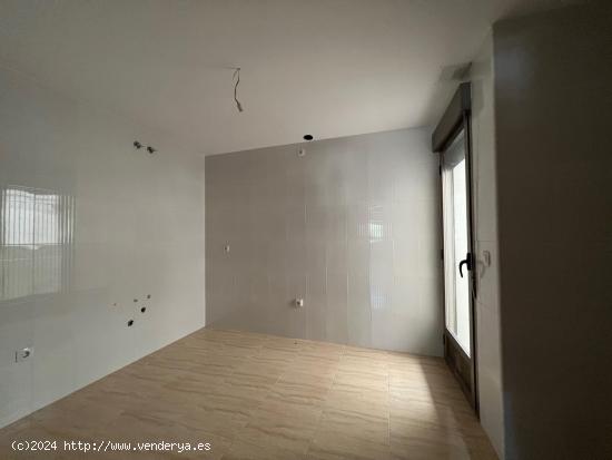 CASABANCO VENDE  PISO   DE TRES DORMITORIOS  EN CORIA. - CACERES