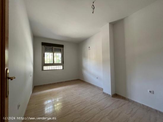 CASABANCO VENDE  PISO   DE TRES DORMITORIOS  EN CORIA. - CACERES