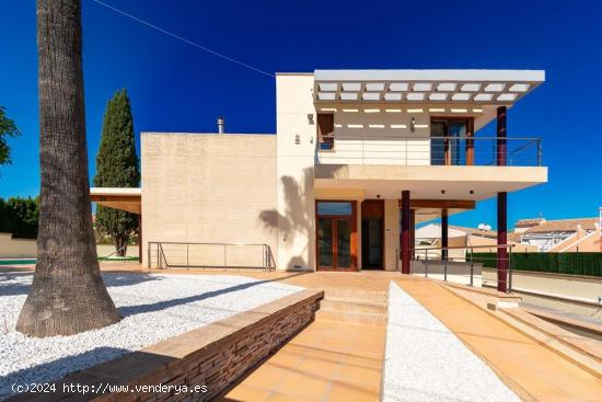 Se vende espectacular chalet independiente en Alicante - ALICANTE