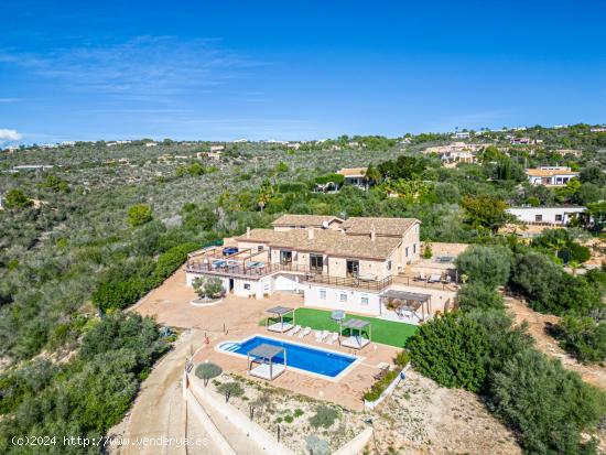 Chalet con vistas y licencia turística en Púntiró - BALEARES