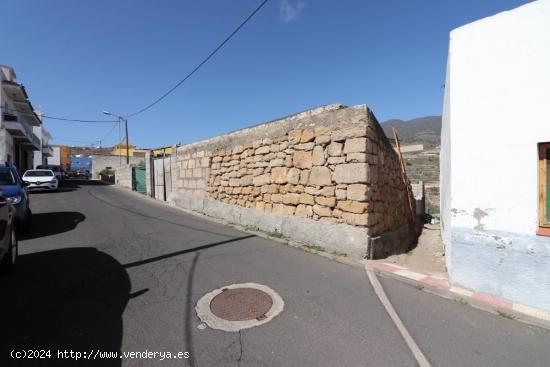 Terreno con construcción a reformar e invernaderos en Arico Viejo - SANTA CRUZ DE TENERIFE