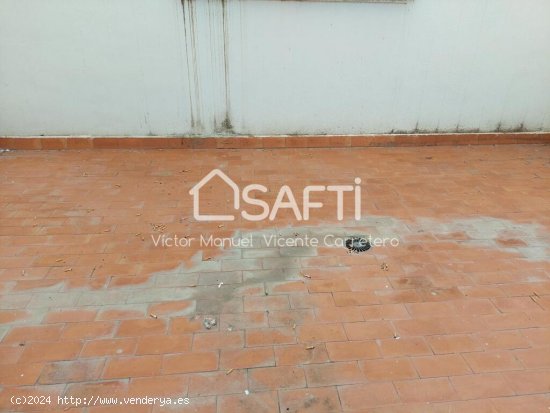  Local comercial con terraza trasera 