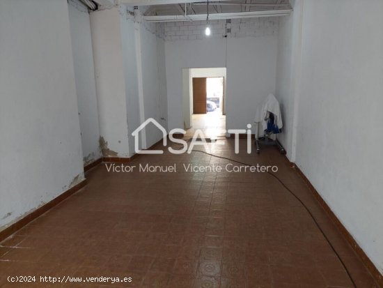 Local comercial con terraza trasera