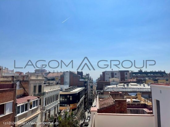 EXCELENTE Y LUMINOSO ÁTICO-LOFT DE 26M2 CON TERRAZA Y VISTAS AL MAR EN C/ VERDI (VILA DE GRACIA)