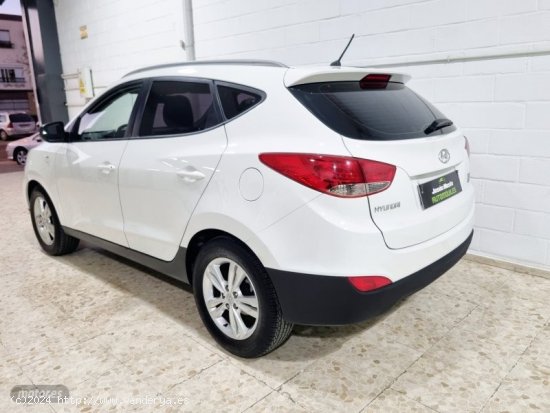 Hyundai ix35 1.7 crdi de 2014 con 125.000 Km por 11.800 EUR. en Sevilla