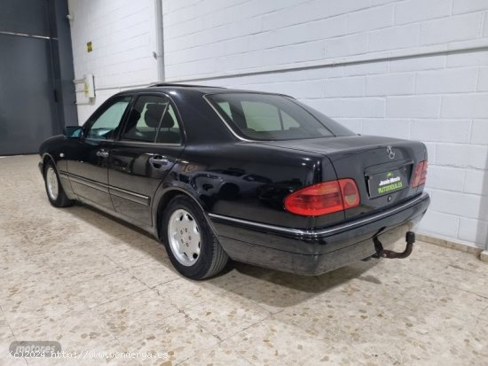 Mercedes 300 d de 1997 con 280.000 Km por 2.800 EUR. en Sevilla