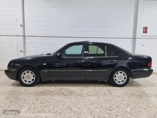 Mercedes 300 d de 1997 con 280.000 Km por 2.800 EUR. en Sevilla