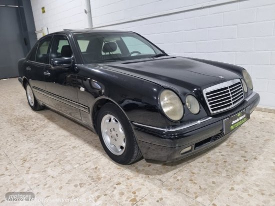 Mercedes 300 d de 1997 con 280.000 Km por 2.800 EUR. en Sevilla