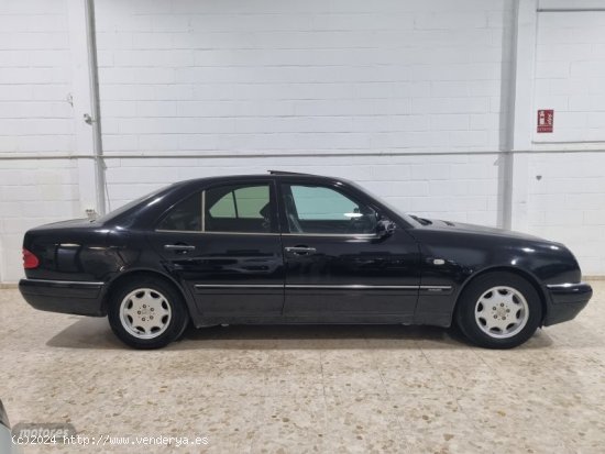 Mercedes 300 d de 1997 con 280.000 Km por 2.800 EUR. en Sevilla