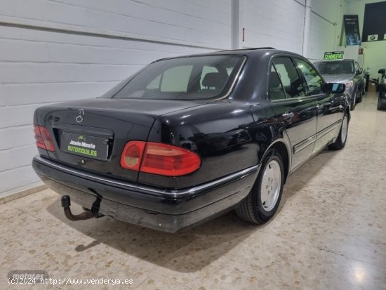 Mercedes 300 d de 1997 con 280.000 Km por 2.800 EUR. en Sevilla