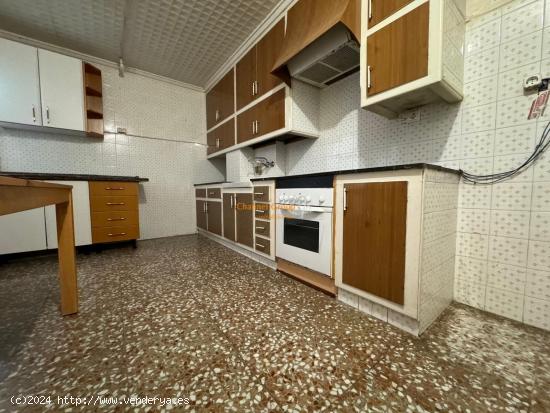 SE VENDE PISO CON ASCENSOR Y BALCÓN, ZONA ANTONIO MACHADO !!!!! - ALICANTE