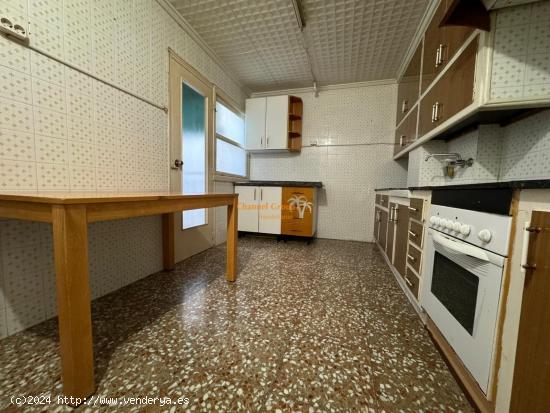 SE VENDE PISO CON ASCENSOR Y BALCÓN, ZONA ANTONIO MACHADO !!!!! - ALICANTE