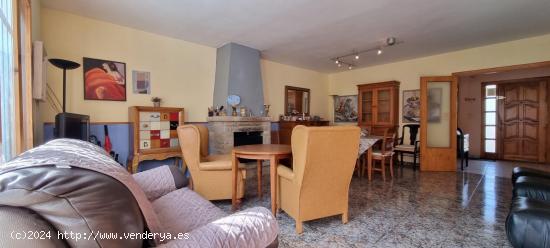 Venta de chalet con jardín en Salillas de Jalón - ZARAGOZA