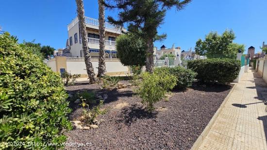  DÚPLEX CON SOLÁRIUM, PISCINA Y A POCOS METROS DE C.C. HABANERAS/ CARREFOUR - ALICANTE 