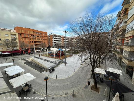  PISO DE 4 DORMITORIOS EN PLAZA DE LOS ALFÉRECES - BADAJOZ 