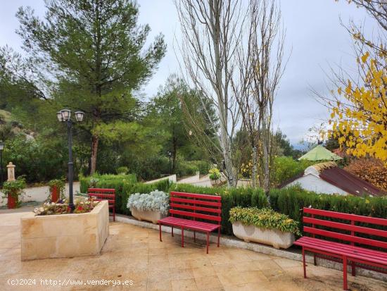 Bonito chalet con piscina situado en un paraje natural - ALICANTE