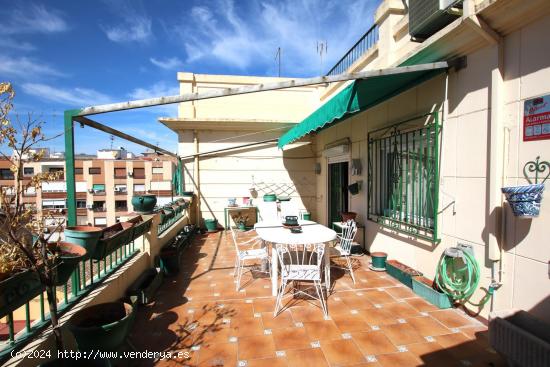 IDEAL ÁTICO EN PEDRO ANTONIO DE ALARCÓN, CON UNA GRAN TERRAZA. - GRANADA