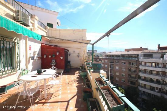 IDEAL ÁTICO EN PEDRO ANTONIO DE ALARCÓN, CON UNA GRAN TERRAZA. - GRANADA