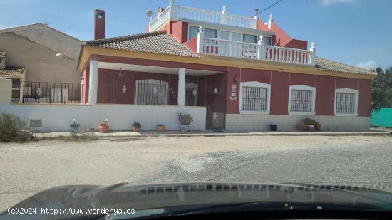 Propiedad con 5 dormitorios, 3 baños en 2 plantas en Benejuzar - ALICANTE