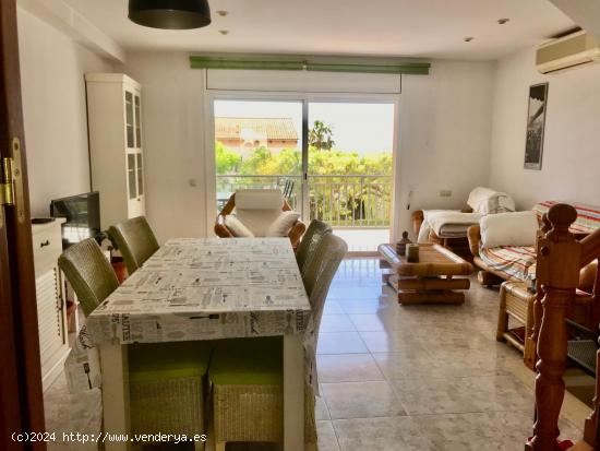 ADOSADA ESQUINERA CON PISCINA Y VISTAS AL MAR EN CALAFELL - TARRAGONA