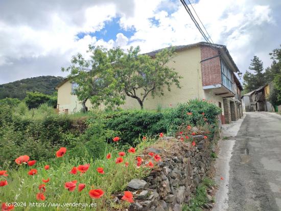 SE VENDE CASA CON TERRENO EN SALAS DE LOS BARRIOS - LEON