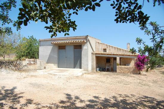  Finca Rústica de 25.674 M2 con antigua casa de campo y 2 almacenes - TARRAGONA 