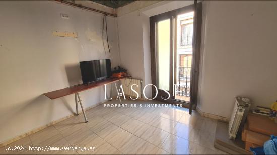 Piso para reformar en venta en El Gotic - BARCELONA