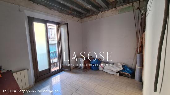 Piso para reformar en venta en El Gotic - BARCELONA