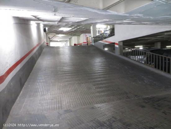 PLAZA DE PARKING EN VENTA EN LA CALLE VILADOMAT PARA COCHE PEQUEÑO - BARCELONA