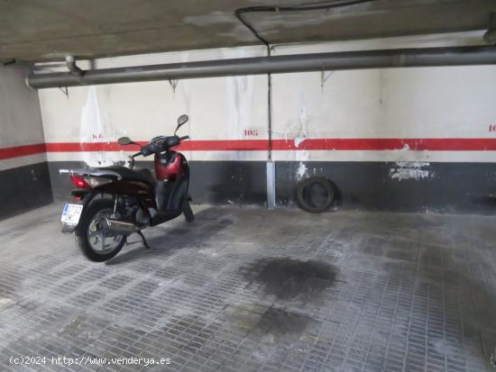 PLAZA DE PARKING EN VENTA PARA COCHE PEQUEÑO O DOS MOTOS - BARCELONA