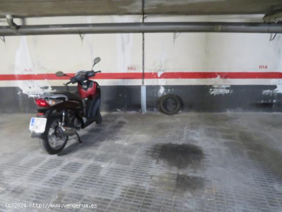 PLAZA DE PARKING EN VENTA PARA COCHE PEQUEÑO O DOS MOTOS - BARCELONA