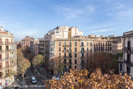 Lujoso apartamento a 3 min del Arc del Triomf - BARCELONA