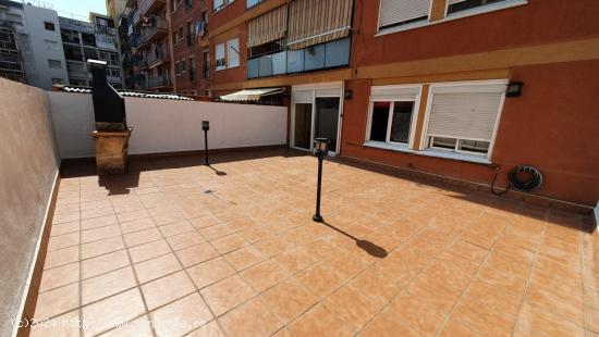  PISO CON TERRAZA EN VENTA - BARCELONA 