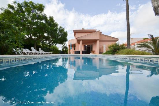 Villa con piscina privada en la playa de Riumar - TARRAGONA