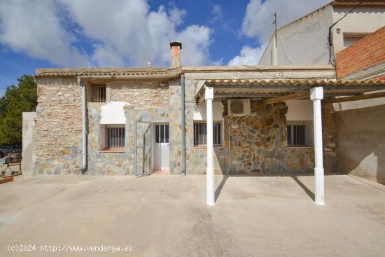 Casa adosada con terreno, muy cerca del rio Ebro. - TARRAGONA