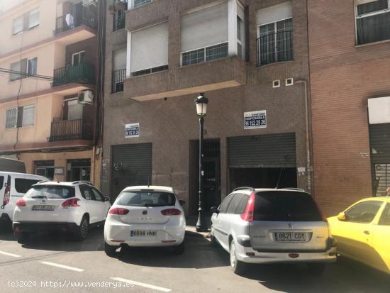 Local comercial en venta, se encuentra situada en zona de L´Olivereta - Nou Moles (Valencia) - VALE