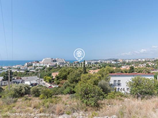 Espectacular terreno en venta con vistas al mar en Levantina Sitges - BARCELONA