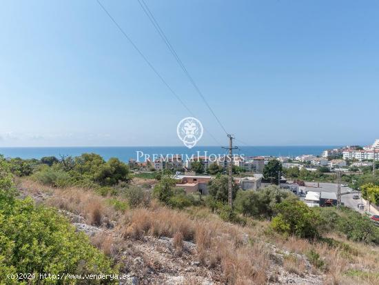 Espectacular terreno en venta con vistas al mar en Levantina Sitges - BARCELONA