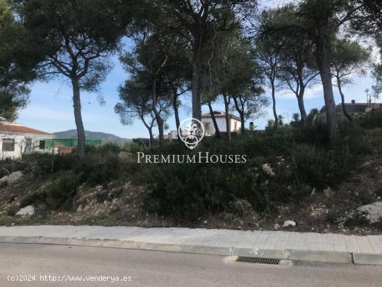 Terreno muy plano a la venta con excelentes vistas panorámicas zona muy tranquila - BARCELONA