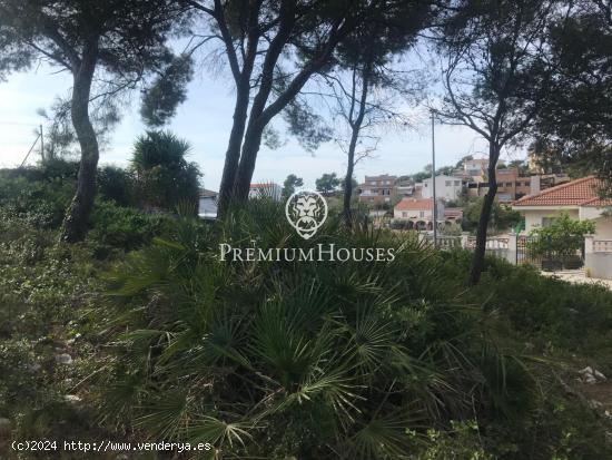 Terreno muy plano a la venta con excelentes vistas panorámicas zona muy tranquila - BARCELONA