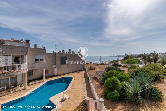 Casa adosada en primera línea en venta en Aiguadolç - BARCELONA