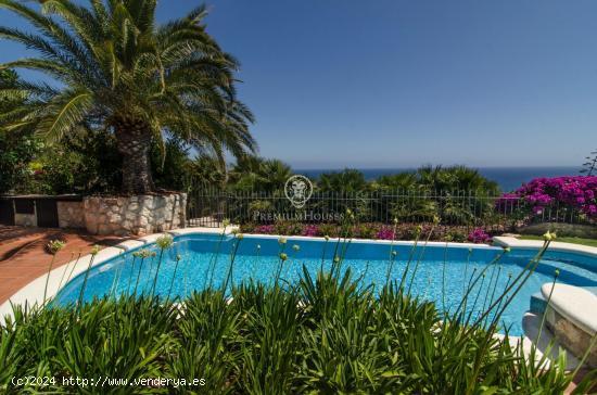 Casa de estilo mediterráneo con vistas al mar en venta en Montgavina, Sitges - BARCELONA